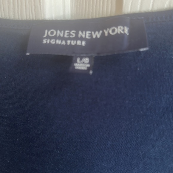 Jones New York sleeve less, navy blue blouse, with sequins design, beautiful - Picture 2 of 8